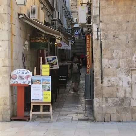 Giron דוברובניק