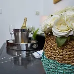 ジロン ゲストハウス 4*